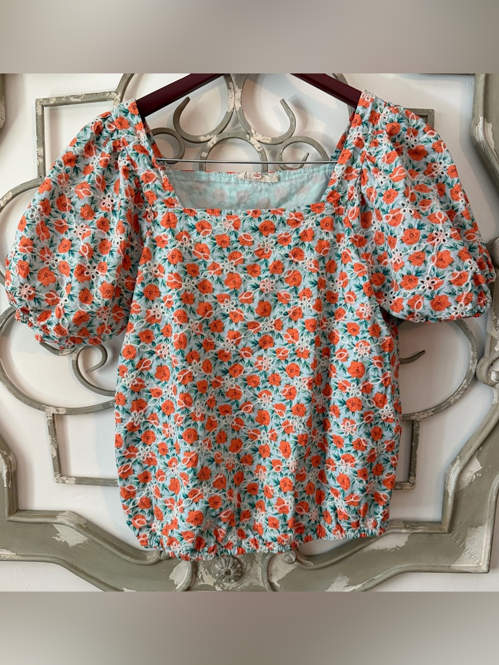 Solitaire Eyelet Puff Sleeve Floral Too Size Large